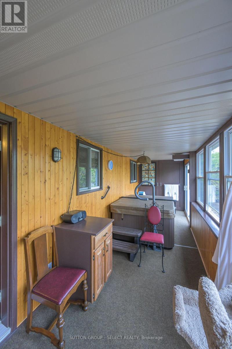 8444 Lazy Lane, Lambton Shores, Ontario  N0M 2N0 - Photo 16 - X12136178