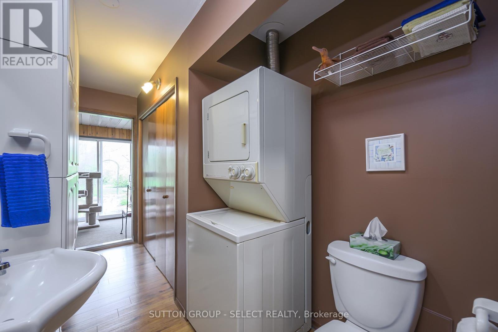 8444 Lazy Lane, Lambton Shores, Ontario  N0M 2N0 - Photo 25 - X12136178