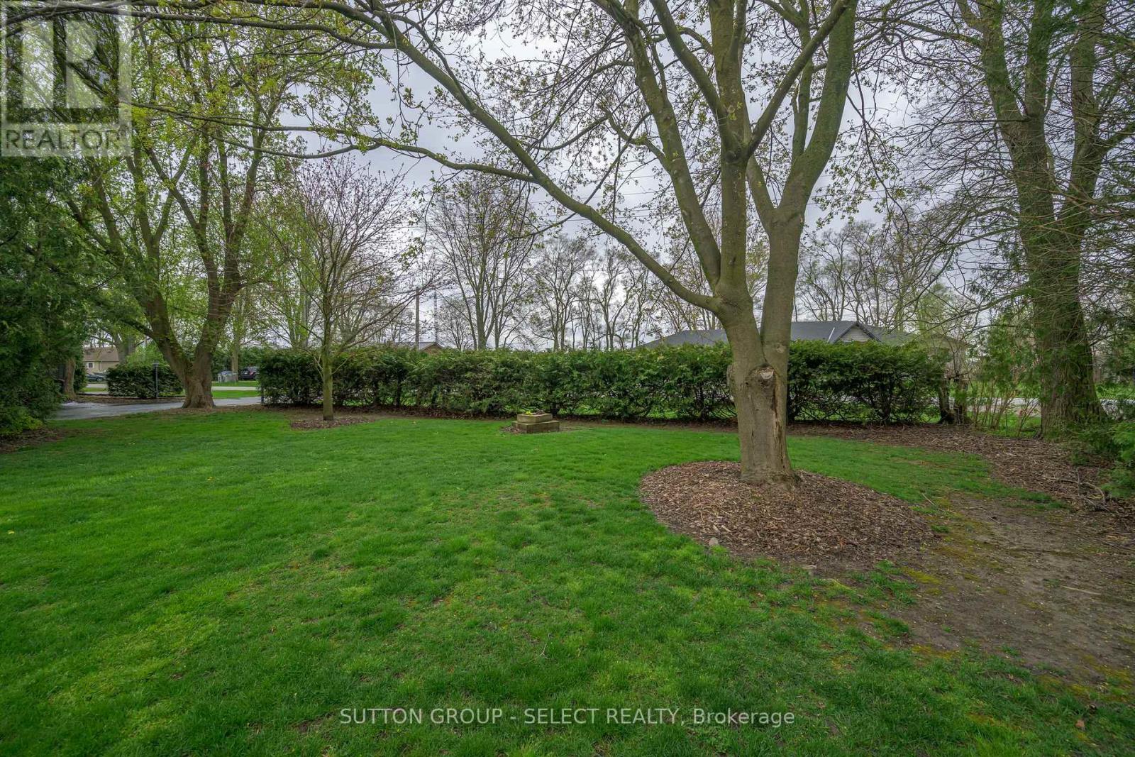 8444 Lazy Lane, Lambton Shores, Ontario  N0M 2N0 - Photo 31 - X12136178