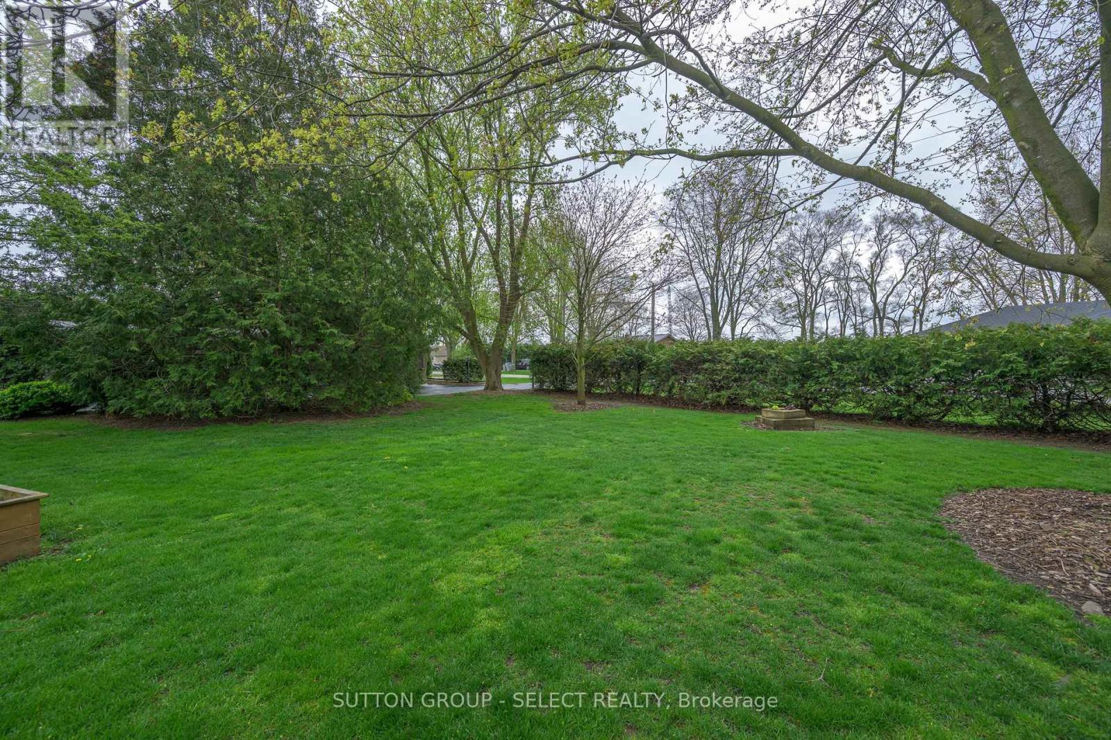 8444 Lazy Lane, Lambton Shores, Ontario  N0M 2N0 - Photo 33 - X12136178