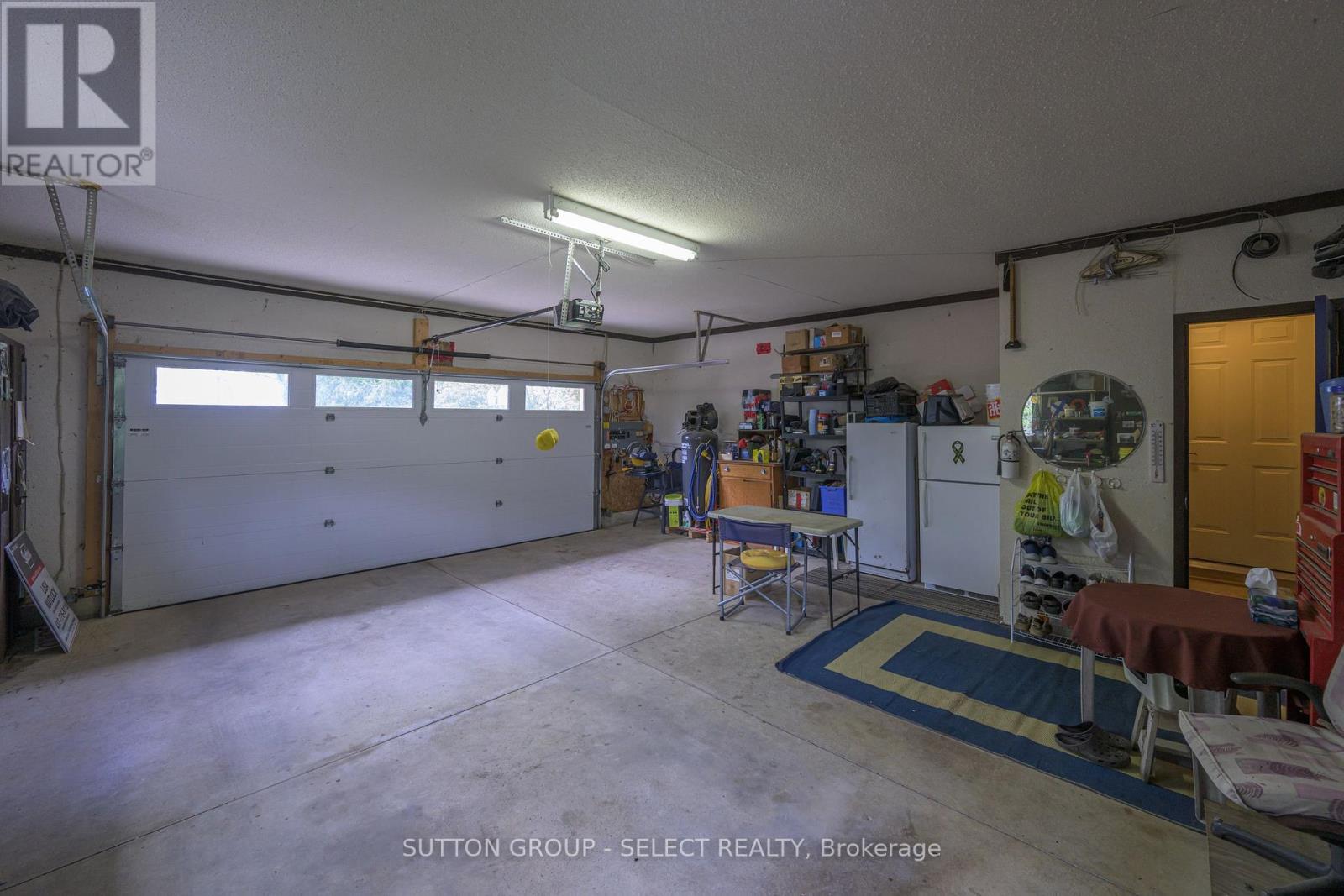 8444 Lazy Lane, Lambton Shores, Ontario  N0M 2N0 - Photo 29 - X12136178