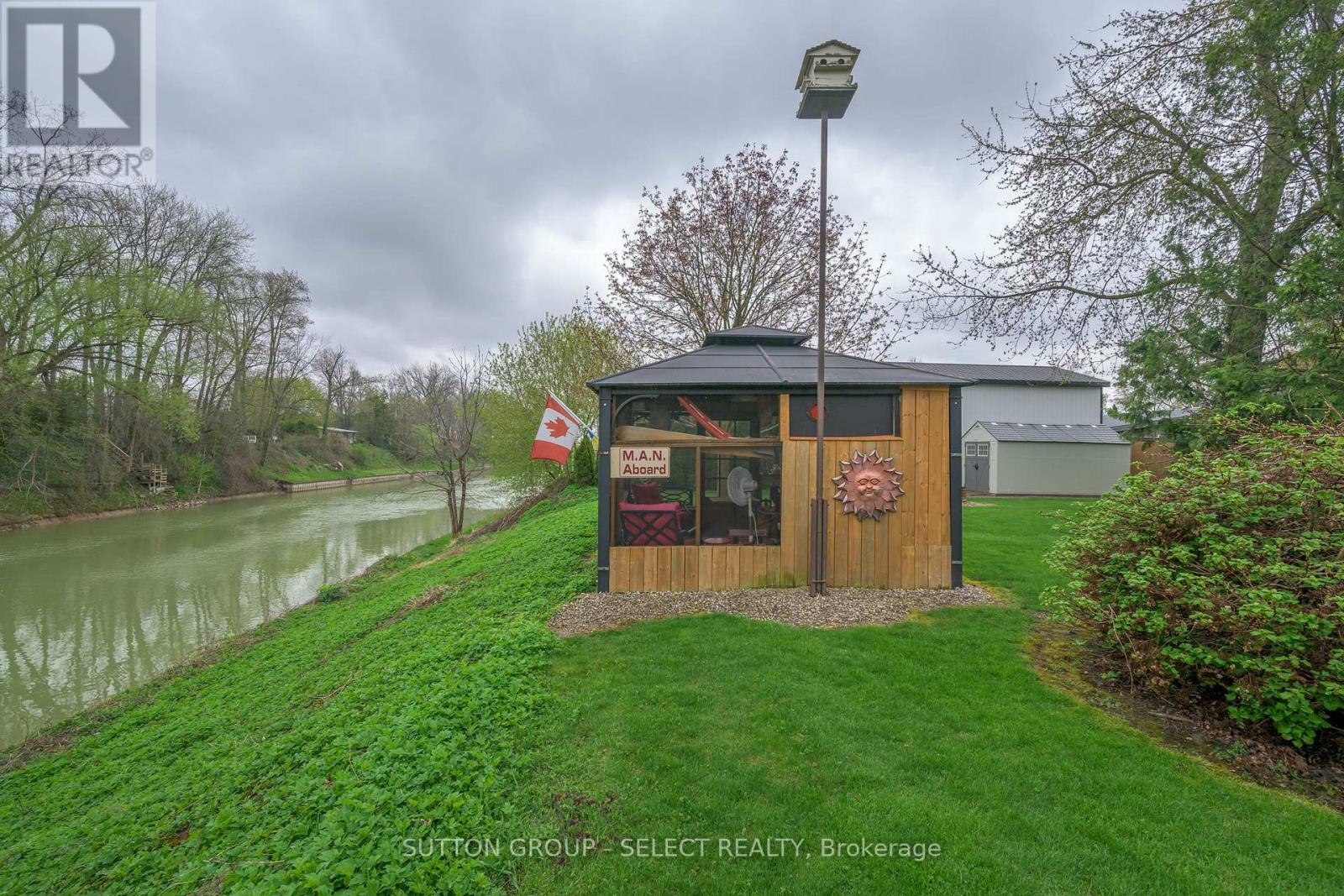 8444 Lazy Lane, Lambton Shores, Ontario  N0M 2N0 - Photo 37 - X12136178