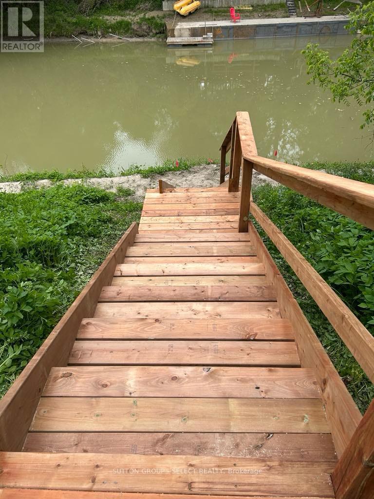 8444 Lazy Lane, Lambton Shores, Ontario  N0M 2N0 - Photo 42 - X12136178