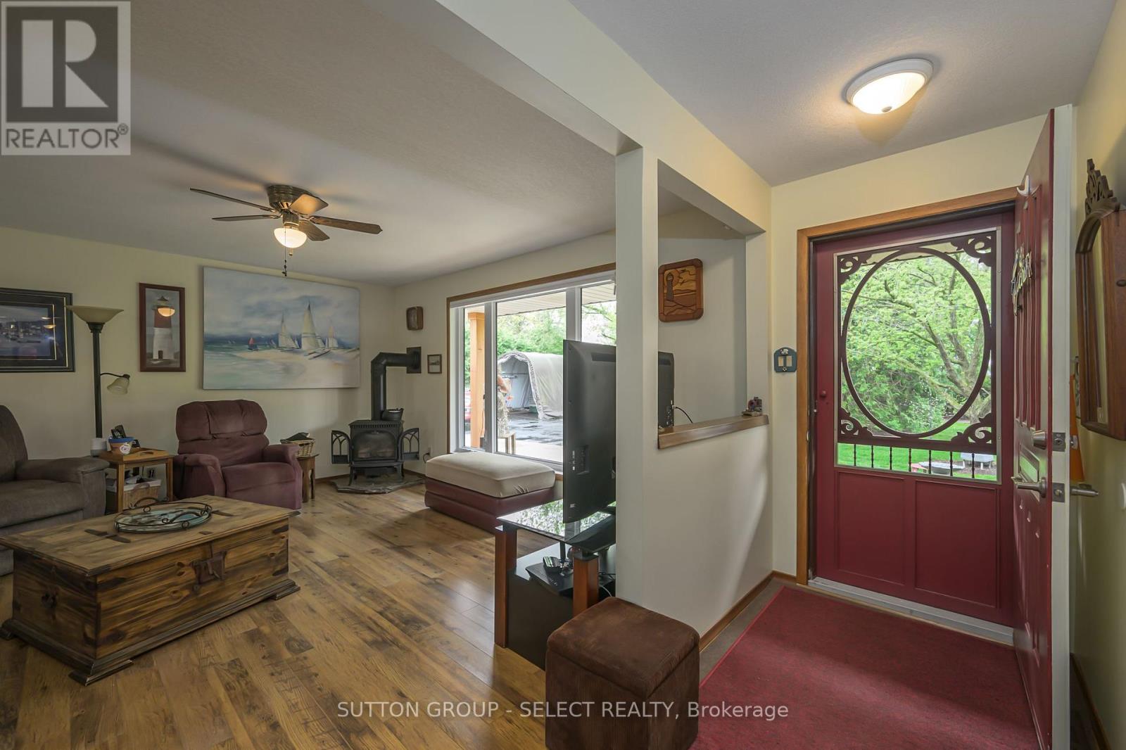 8444 Lazy Lane, Lambton Shores, Ontario  N0M 2N0 - Photo 5 - X12136178