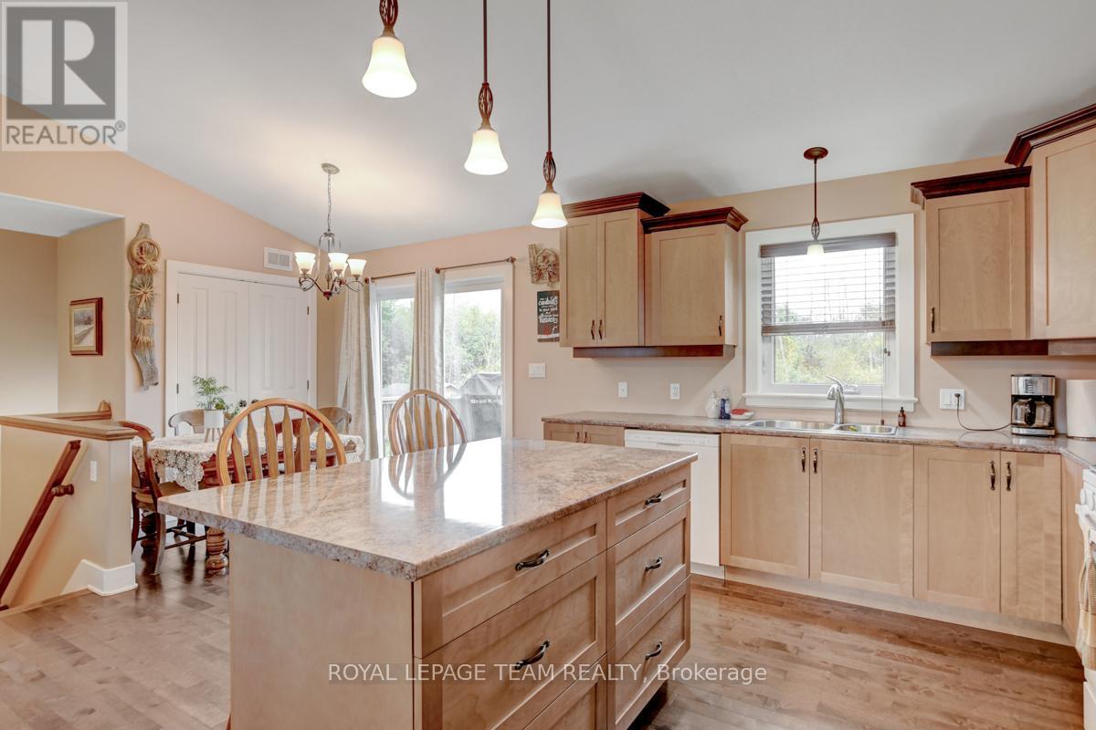 831 Bolton Road, North Grenville, Ontario  K0G 1N0 - Photo 15 - X12090638