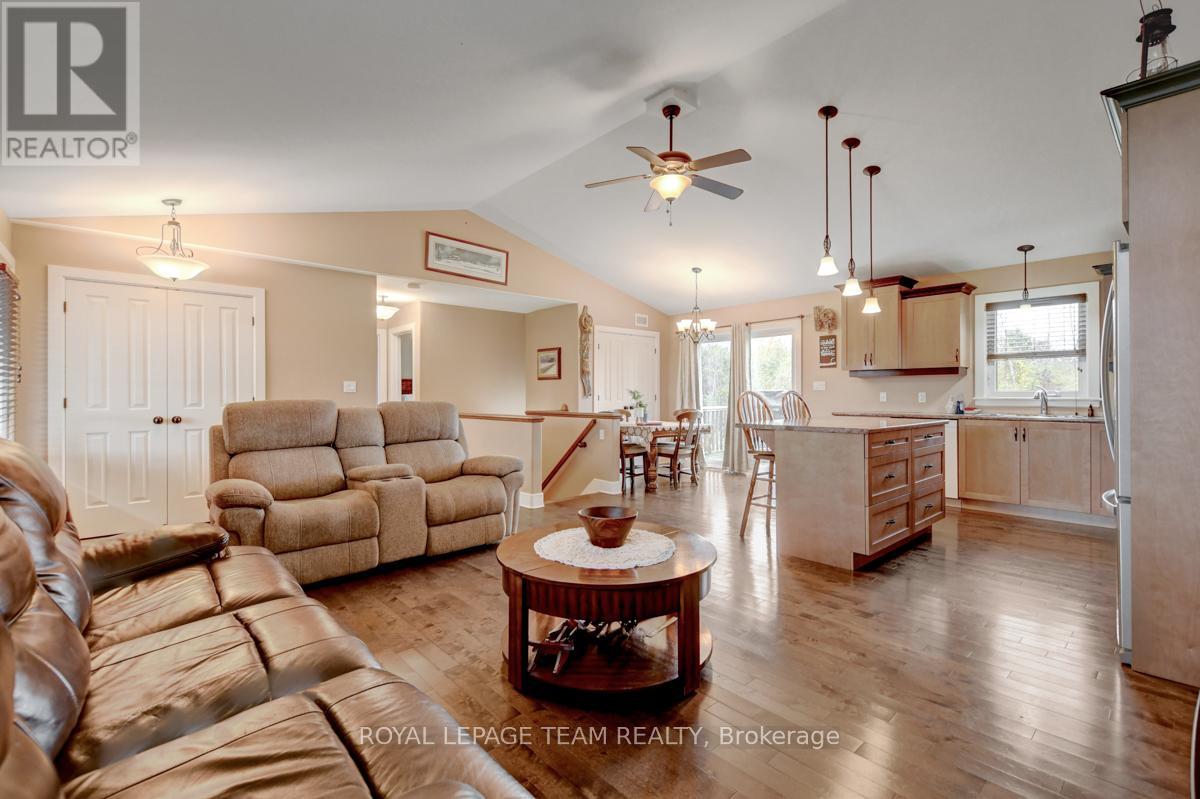 831 Bolton Road, North Grenville, Ontario  K0G 1N0 - Photo 10 - X12090638