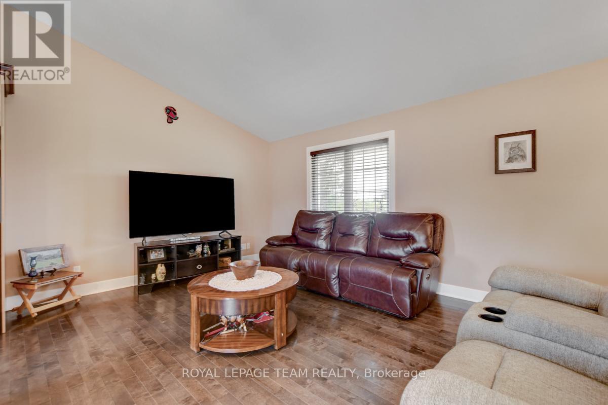 831 Bolton Road, North Grenville, Ontario  K0G 1N0 - Photo 8 - X12090638