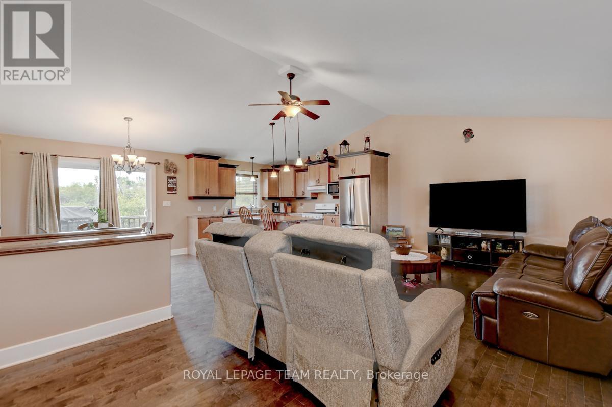 831 Bolton Road, North Grenville, Ontario  K0G 1N0 - Photo 6 - X12090638