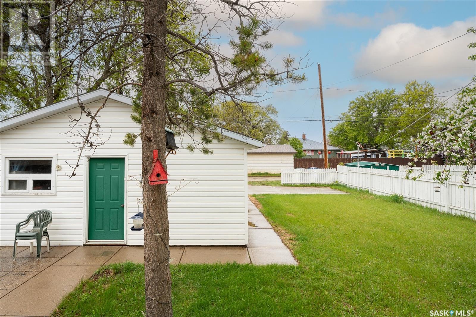 Property at 1138 7th AVENUE NW image 4