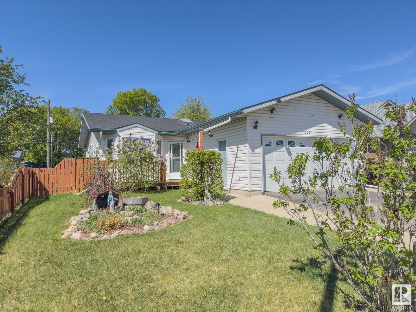 Property at 5210 50 ST image 3