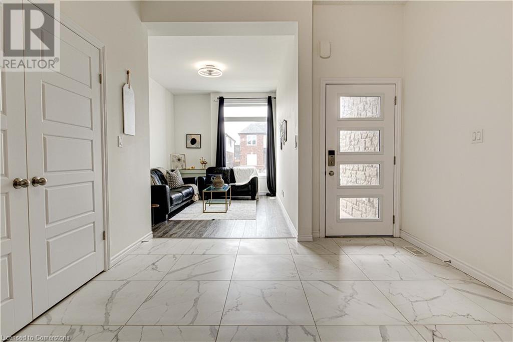 Property at 28 SASS Crescent image 3