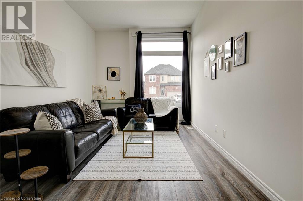 Property at 28 SASS Crescent image 4