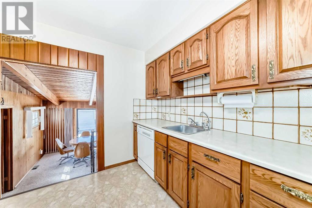 2433 25 Avenue Nw, Calgary, Alberta  T2M 2C6 - Photo 10 - A2213734