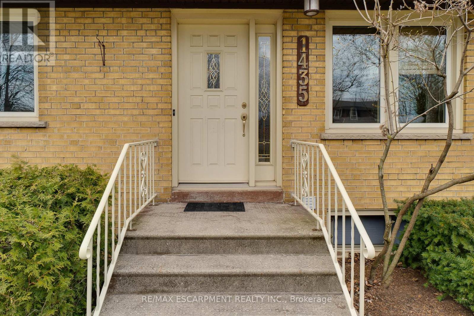 1435 Alfred Crescent, Burlington, Ontario  L7S 1K8 - Photo 6 - W12042521