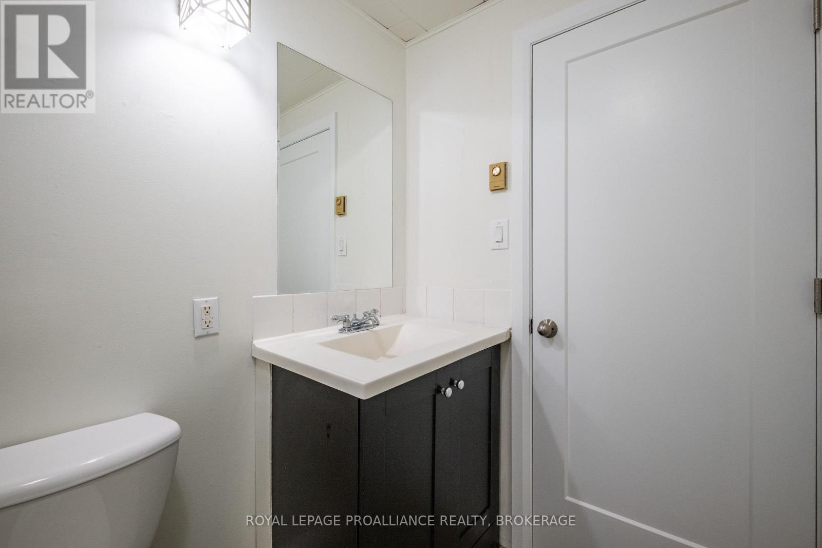 26 Rideau Street, Westport, Ontario  K0G 1X0 - Photo 30 - X12159922