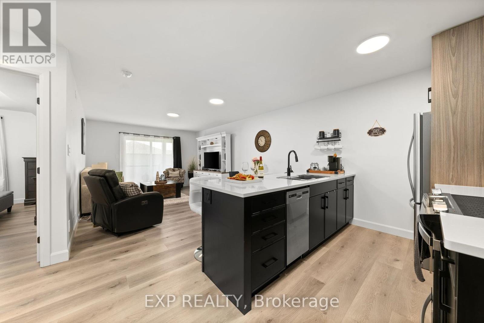 303 - 30 Hillside Meadow Drive, Quinte West, Ontario  K8V 0J7 - Photo 13 - X12160264