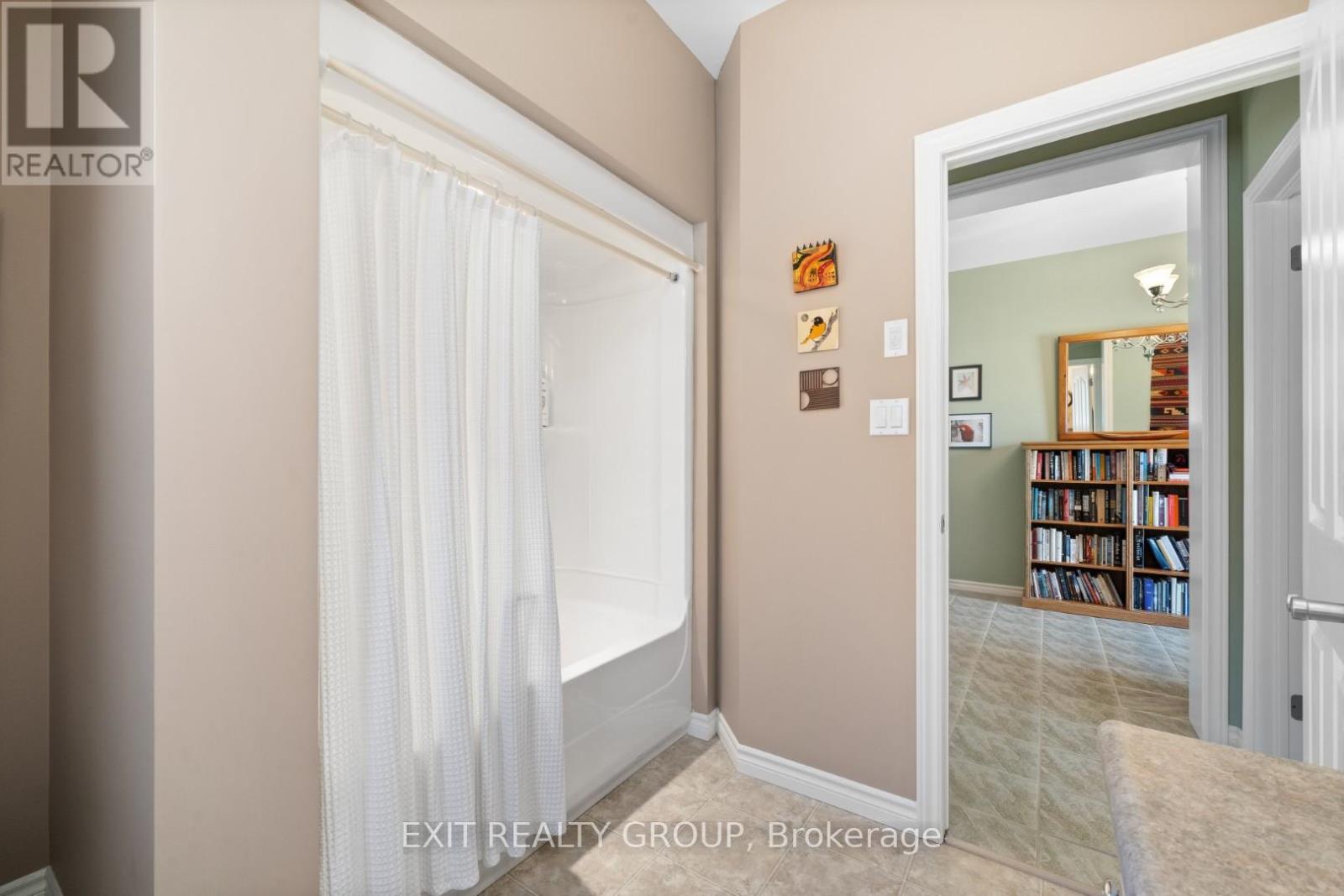 12 Aletha Drive, Prince Edward County, Ontario  K0K 3L0 - Photo 37 - X12160367
