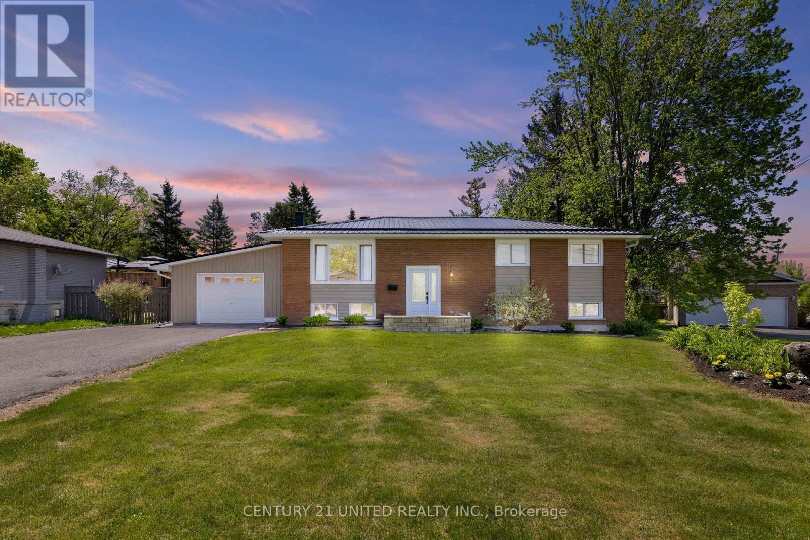 7 HILLSIDE DRIVE, Kawartha Lakes, Ontario