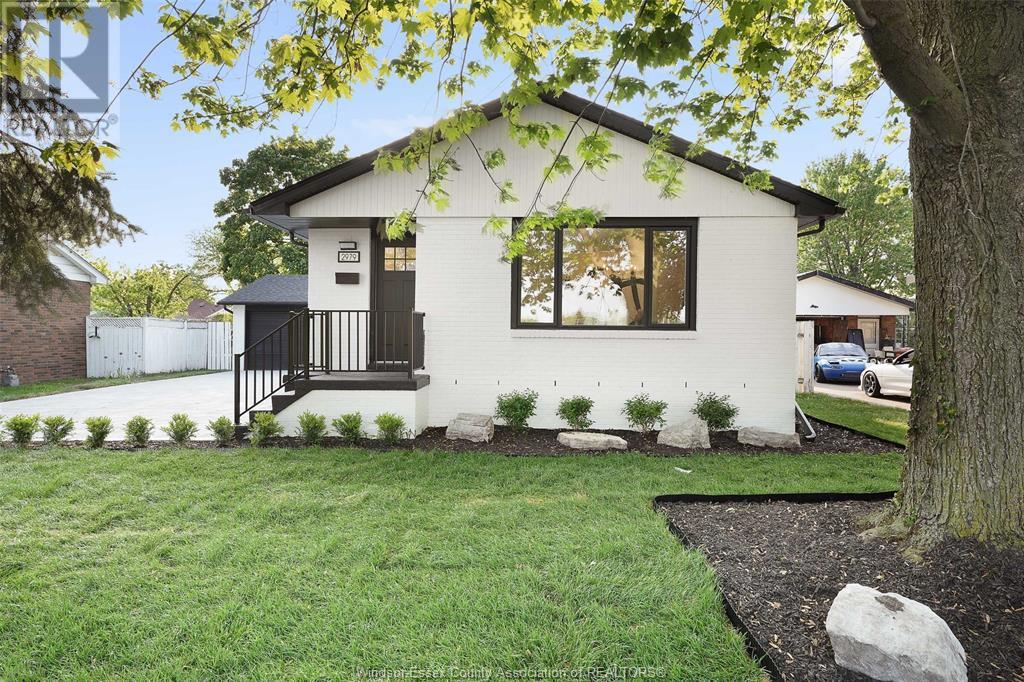 MLS# 25012589: 2979 RIVARD, Windsor, Canada