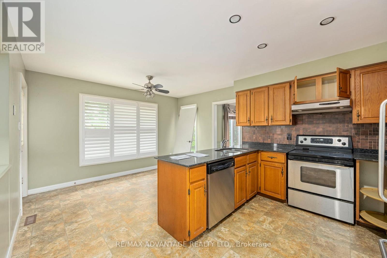 62 Parks Edge Close, London South, Ontario  N6K 3P8 - Photo 14 - X12159909