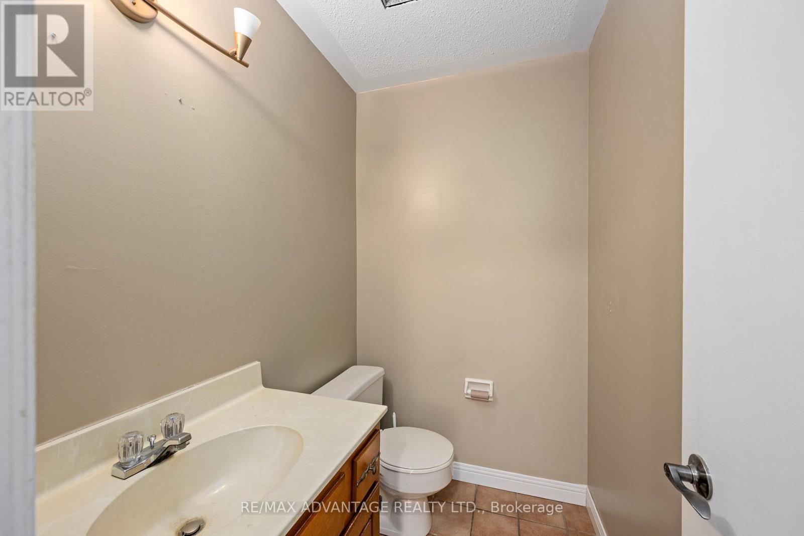62 Parks Edge Close, London South, Ontario  N6K 3P8 - Photo 9 - X12159909