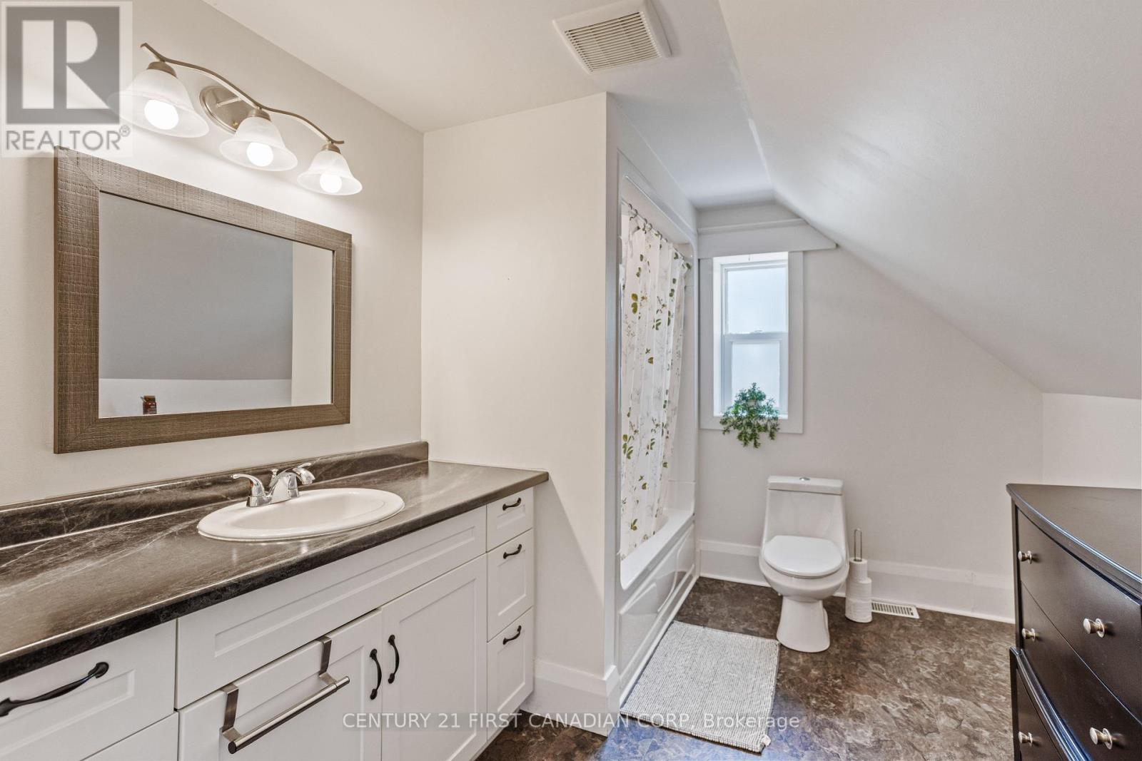 3199 Mount Carmel Drive, North Middlesex (Mount Carmel), Ontario  N0M 1N0 - Photo 32 - X12160100