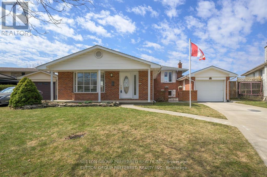 Photo 2 of 46 for 144 Meridene Crescent W