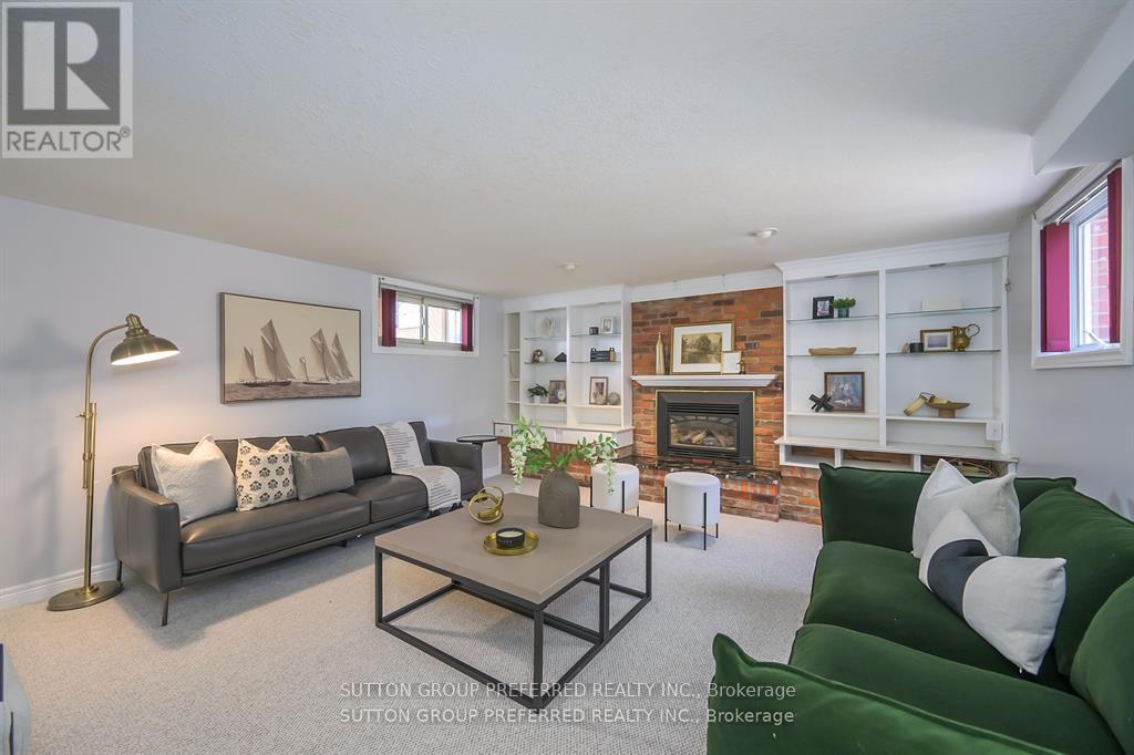 Photo 23 of 46 for 144 Meridene Crescent W