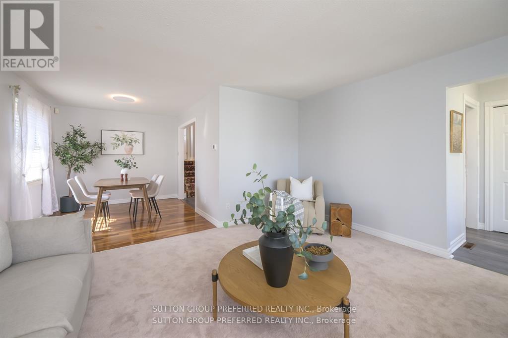 Photo 6 of 46 for 144 Meridene Crescent W