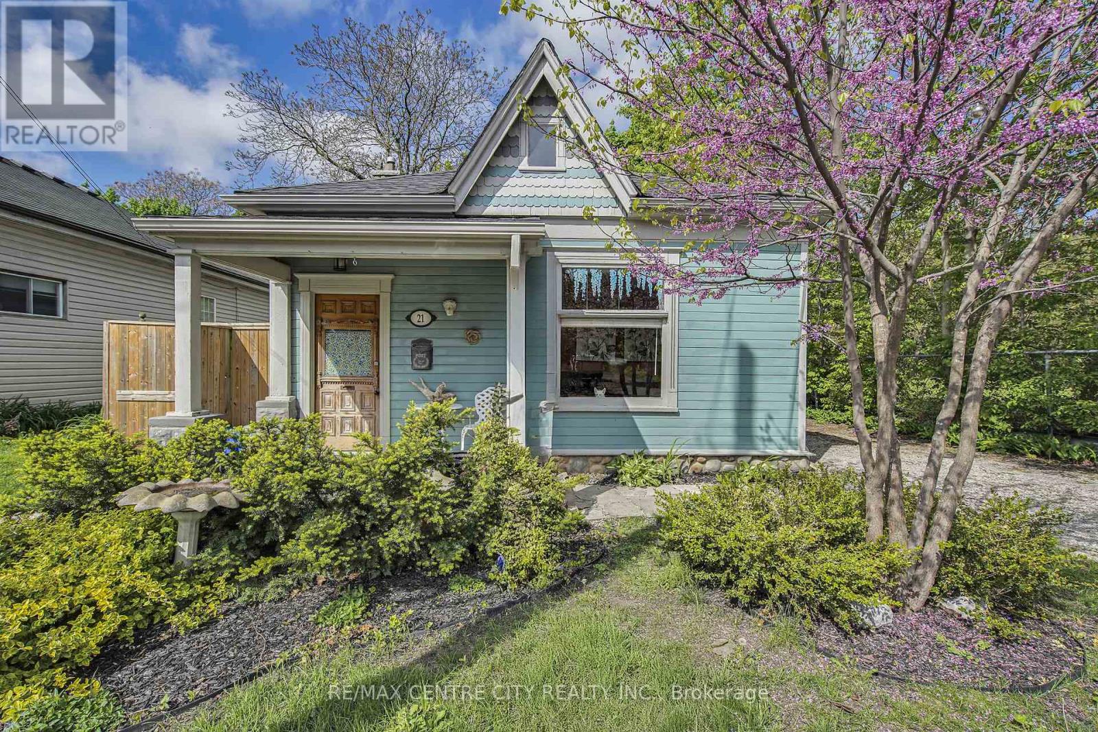21 QUEENS PLACE, london east (east g), Ontario