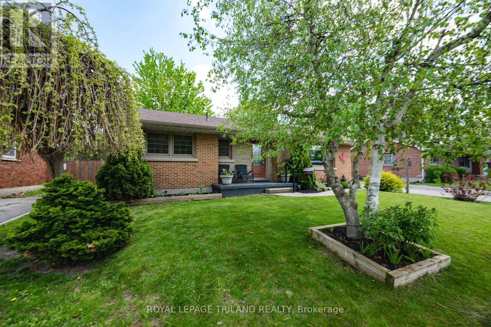 144 Lisgar Avenue, Tillsonburg, Ontario  N4G 3L7 - Photo 3 - X12160217