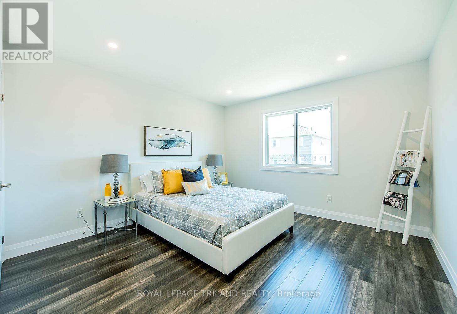 Photo 10 of 20 for 2567 Constance Avenue N