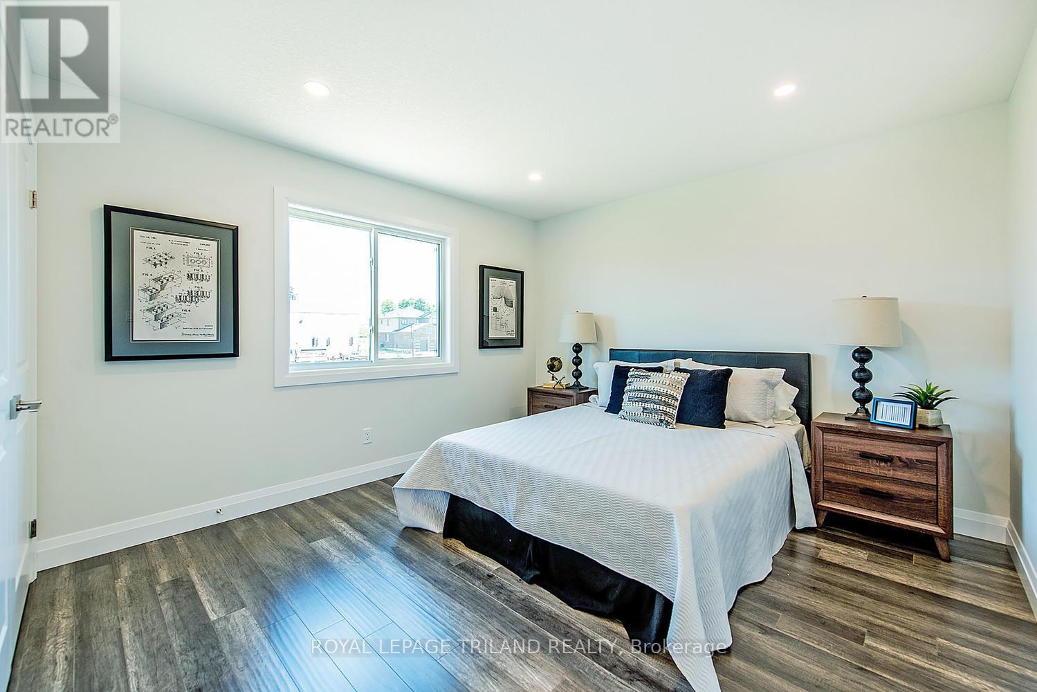 Photo 11 of 20 for 2567 Constance Avenue N