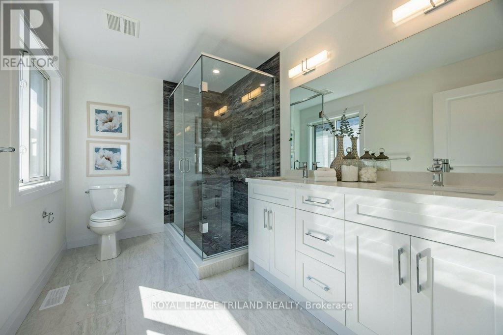 Photo 17 of 20 for 2567 Constance Avenue N