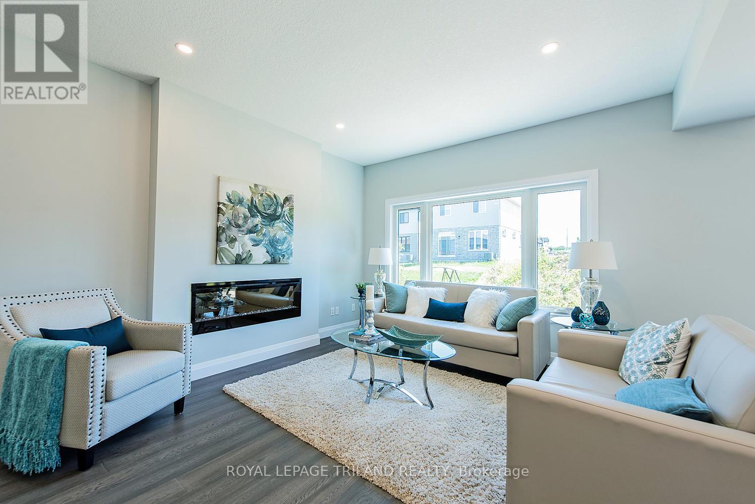 Photo 4 of 20 for 2567 Constance Avenue N
