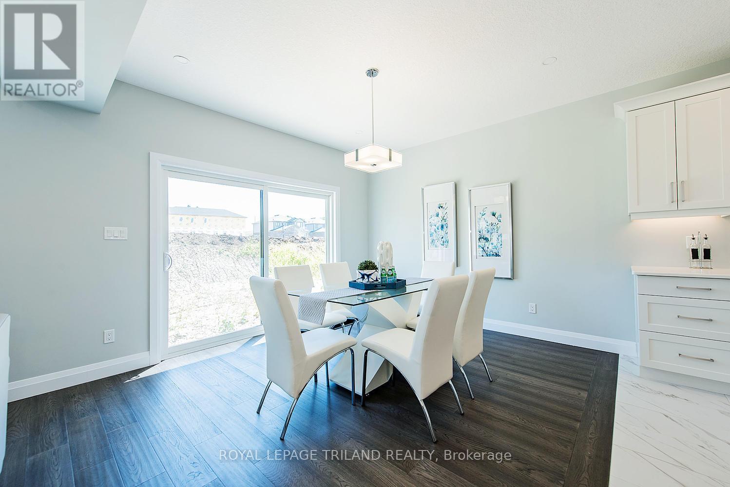 Photo 6 of 20 for 2567 Constance Avenue N