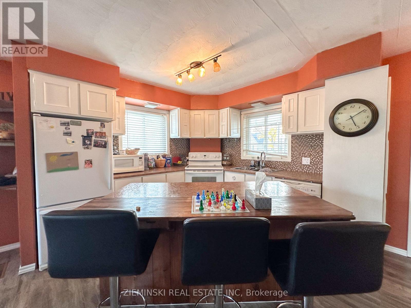 1262 Victoria Road, Iroquois Falls, Ontario  P0K 1E0 - Photo 4 - T12160102