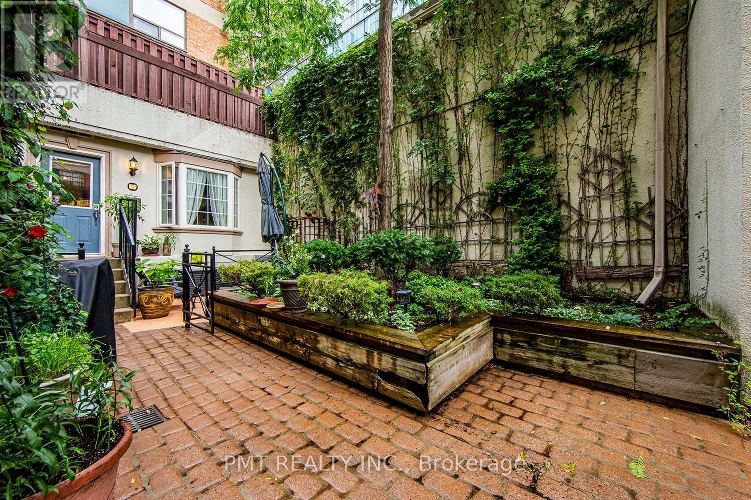 125 - 71 Mccaul Street, Toronto, Ontario  M5T 2X1 - Photo 2 - C12158670