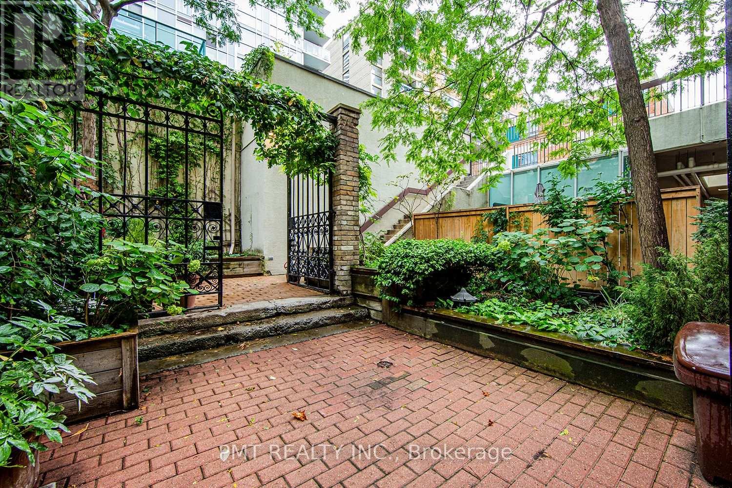 125 - 71 Mccaul Street, Toronto, Ontario  M5T 2X1 - Photo 3 - C12158670