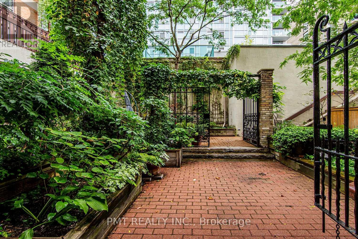 125 - 71 Mccaul Street, Toronto, Ontario  M5T 2X1 - Photo 4 - C12158670