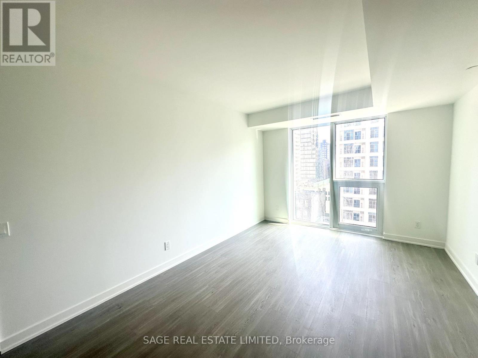 807 - 8 Wellesley Street, Toronto, Ontario  M4Y 3B2 - Photo 5 - C12159902