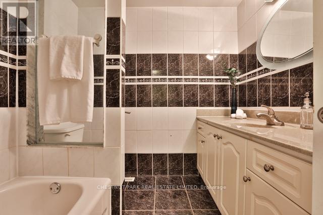84 Flaming Roseway, Toronto (Willowdale East), Ontario  M5N 5W8 - Photo 28 - C12160104
