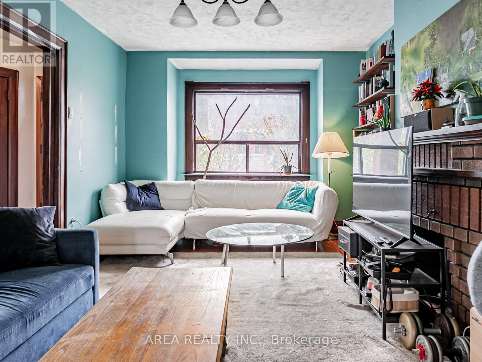 326a Harbord Street, Toronto, Ontario  M6G 1H2 - Photo 5 - C12160109