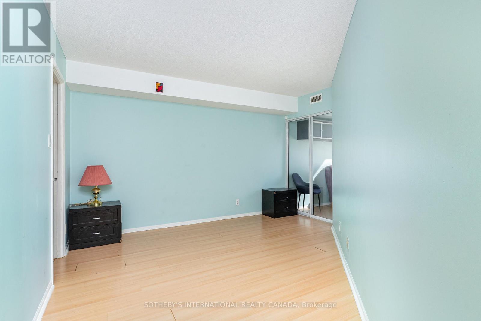 1819 - 711 Bay Street, Toronto, Ontario  M5G 2J8 - Photo 10 - C12160166