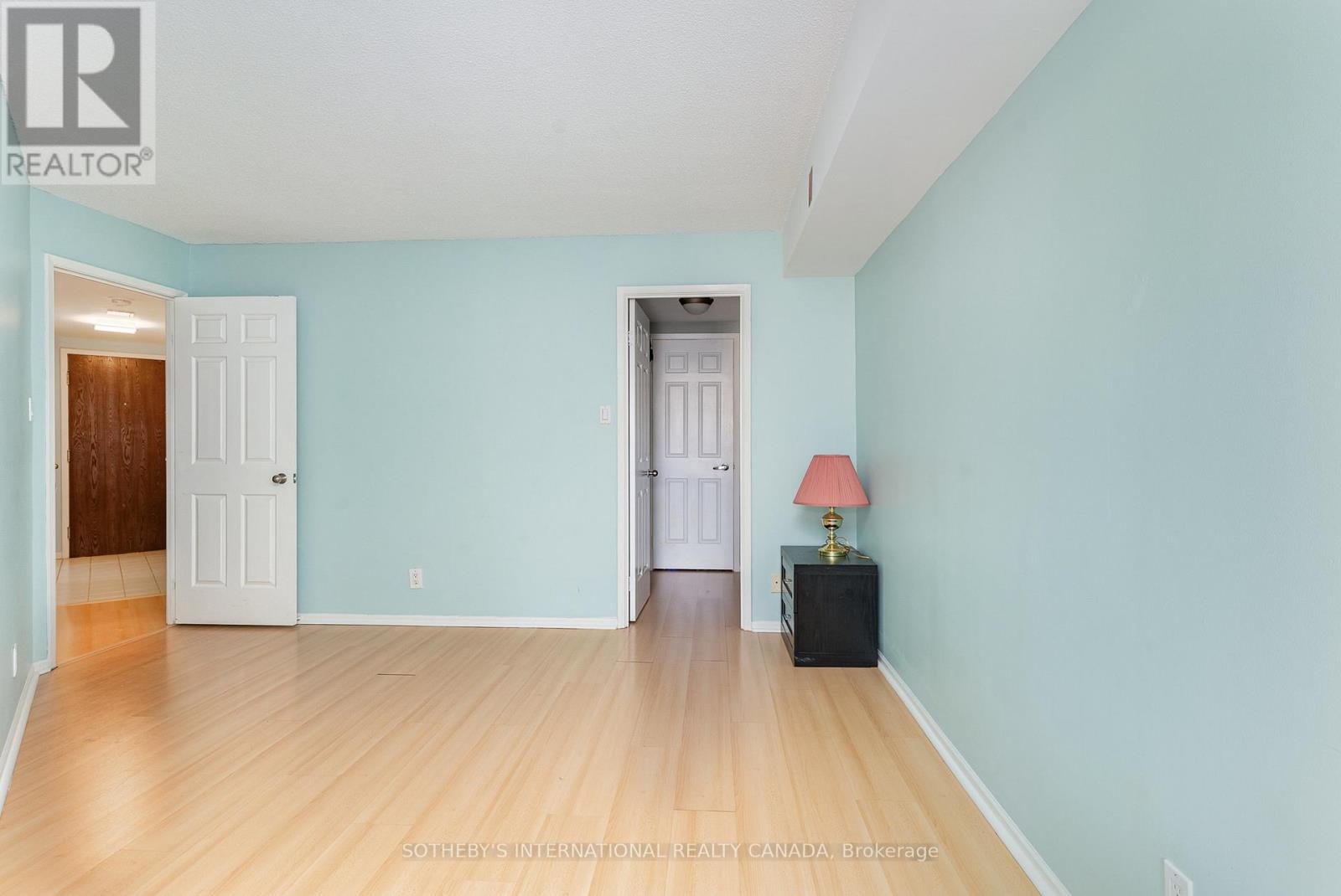 1819 - 711 Bay Street, Toronto, Ontario  M5G 2J8 - Photo 11 - C12160166
