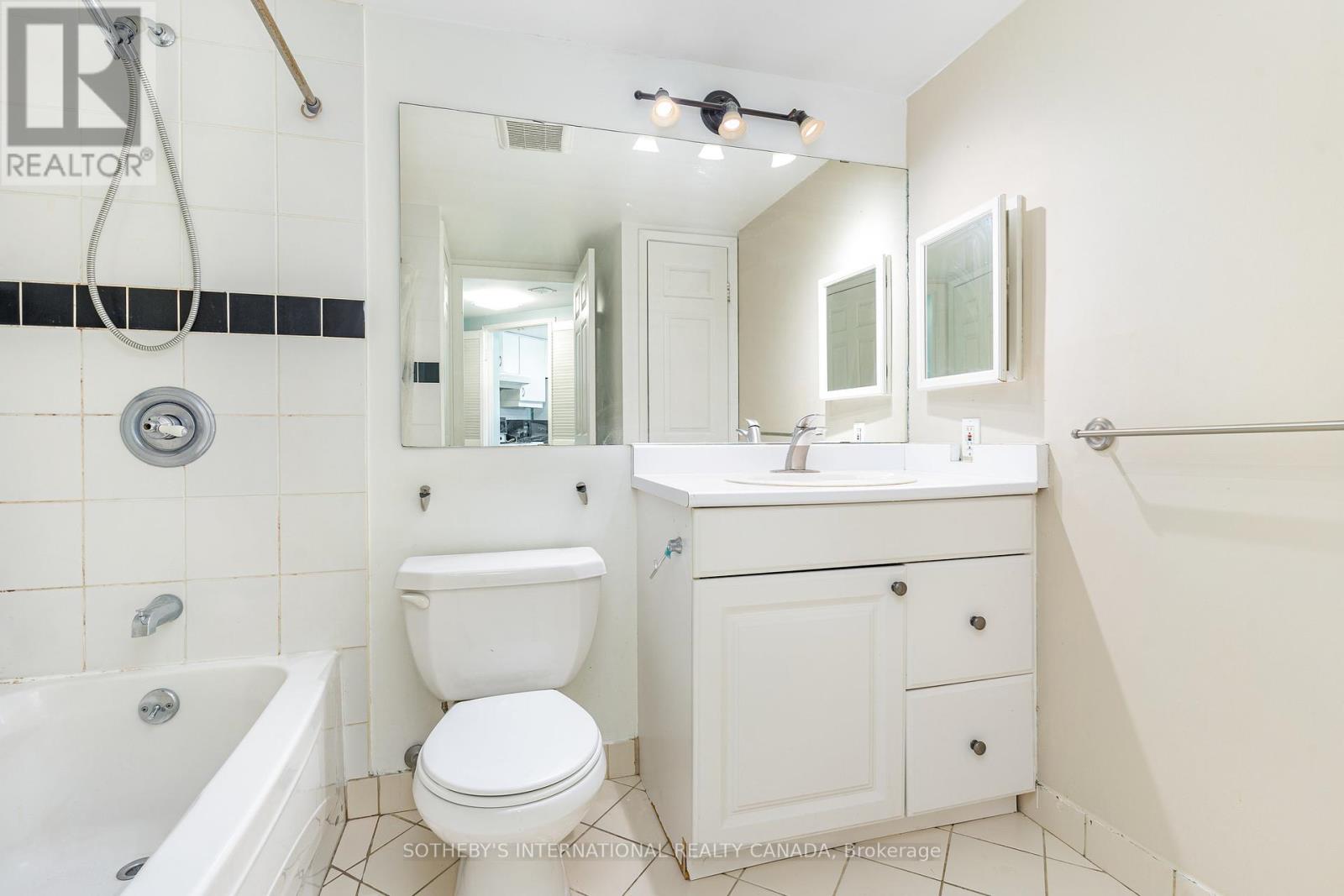 1819 - 711 Bay Street, Toronto, Ontario  M5G 2J8 - Photo 13 - C12160166