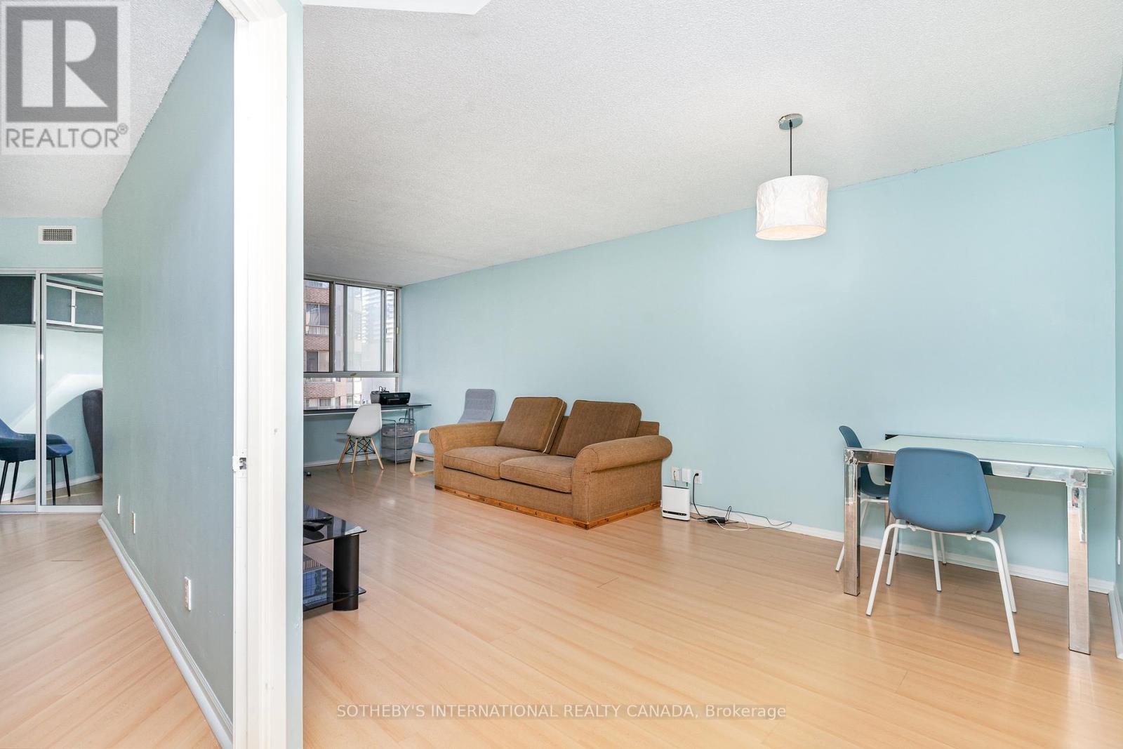 1819 - 711 Bay Street, Toronto, Ontario  M5G 2J8 - Photo 3 - C12160166