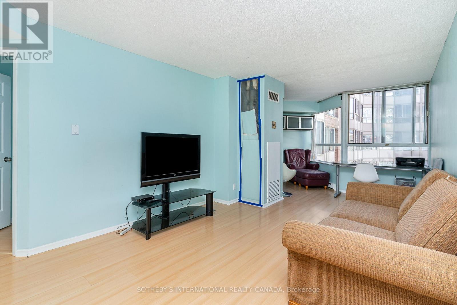 1819 - 711 Bay Street, Toronto, Ontario  M5G 2J8 - Photo 6 - C12160166