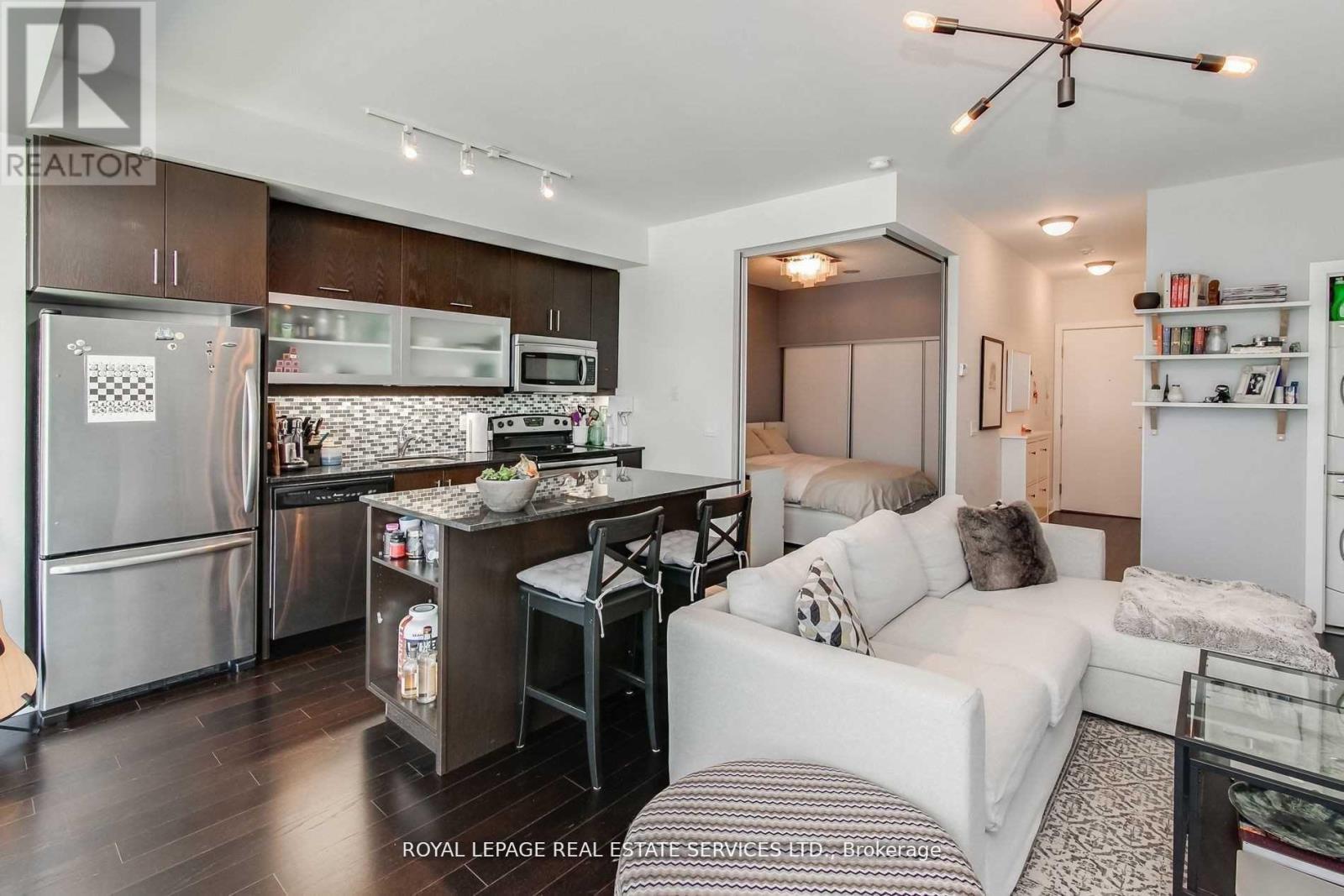 330 - 90 Stadium Road, Toronto (Niagara), Ontario  M5V 3W5 - Photo 17 - C12160233
