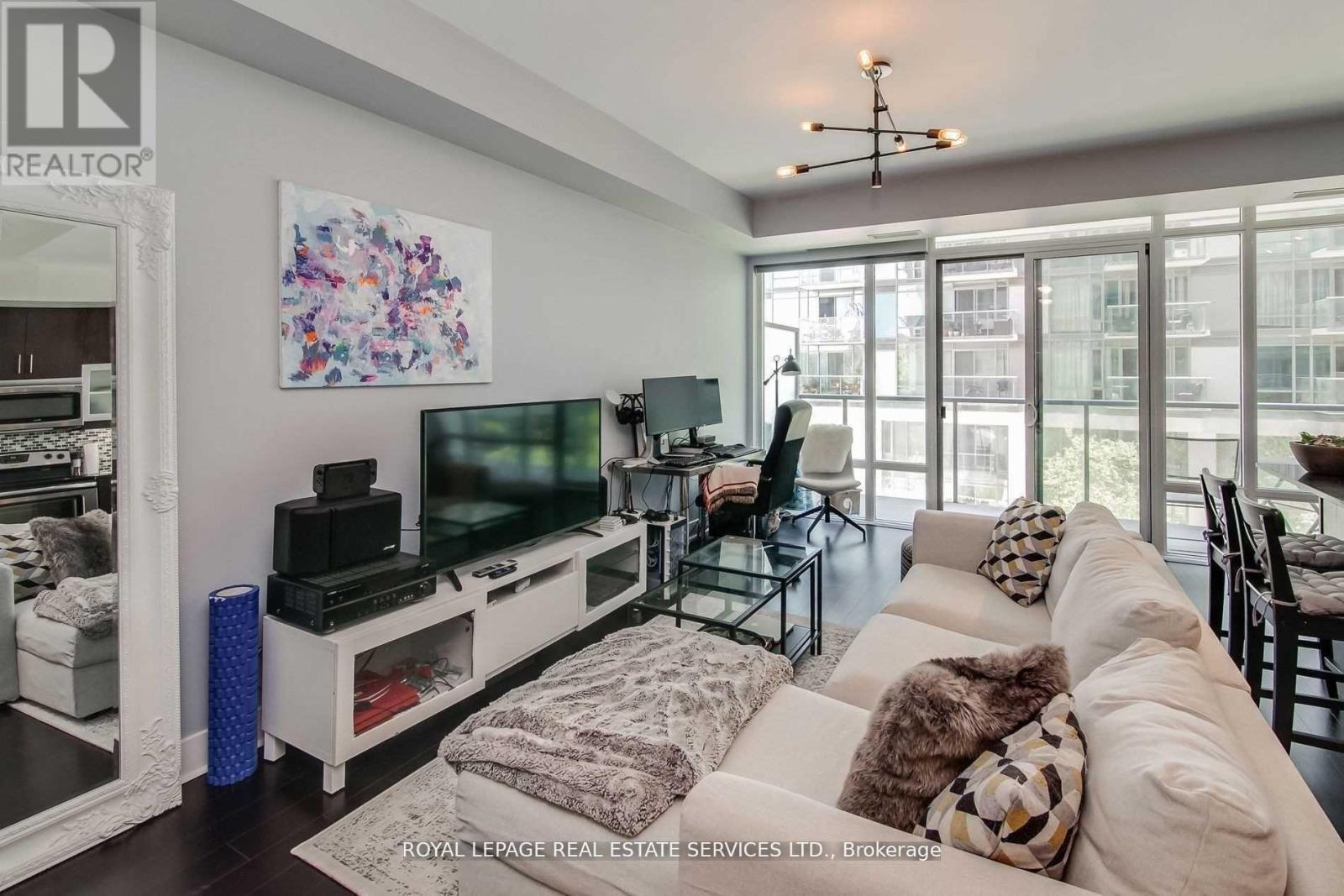 330 - 90 Stadium Road, Toronto, Ontario  M5V 3W5 - Photo 7 - C12160233